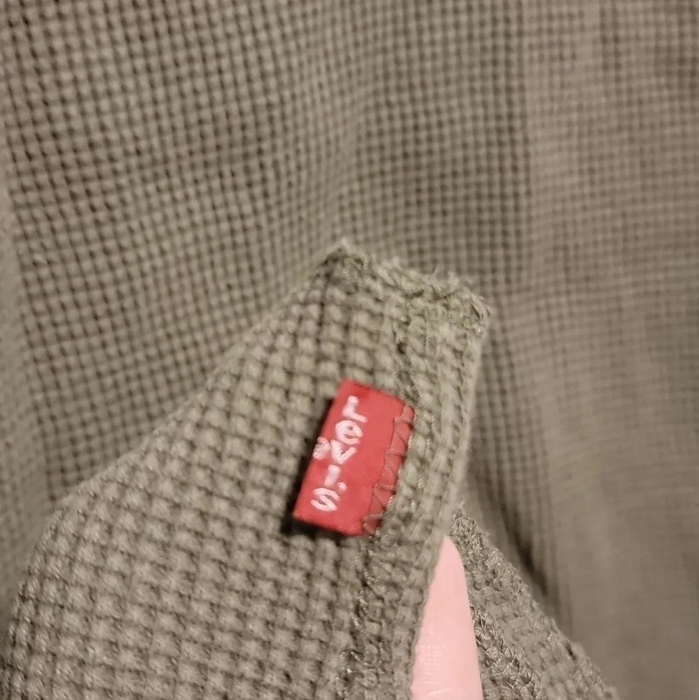 Levi’s size XXL men's long sleeve green shirt quater button down shirt